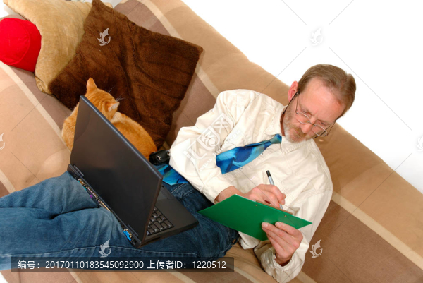 在家工作的商人在家里-匯圖網(wǎng) www.fosd68.com 在家工作的商人在家里