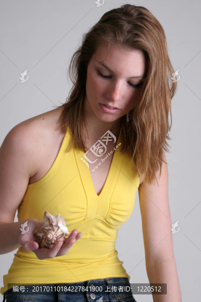 漂亮女人的貝殼