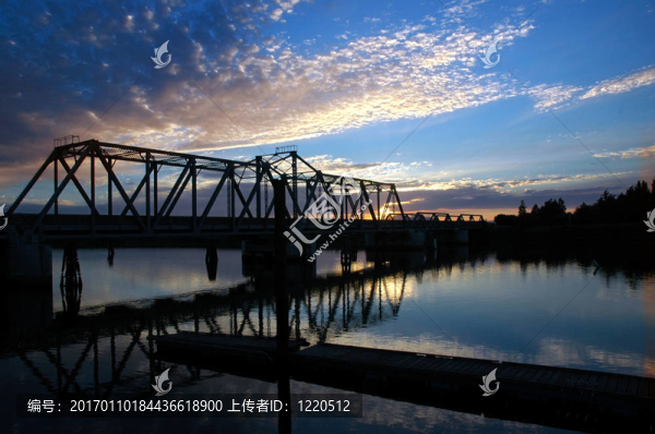 棧橋在三juoquin河