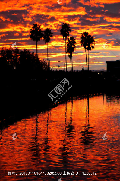 戲劇性的夕陽映紅加利福尼亞