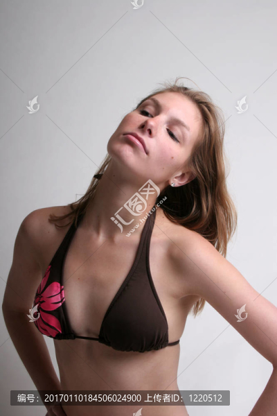 沐浴的女人