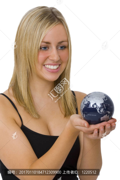 整個(gè)世界在她的手中-匯圖網(wǎng) www.fosd68.com 整個(gè)世界在她的手中