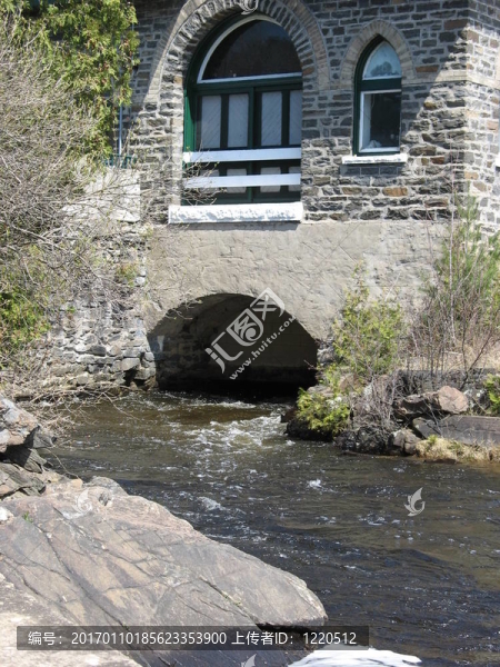 水流經(jīng)它-匯圖網(wǎng) www.fosd68.com 水流經(jīng)它