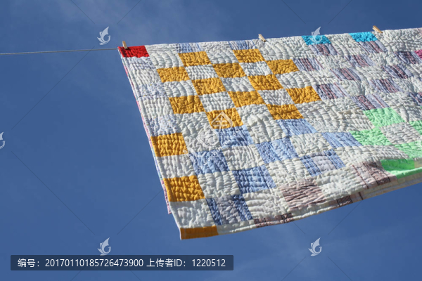 明亮的床罩