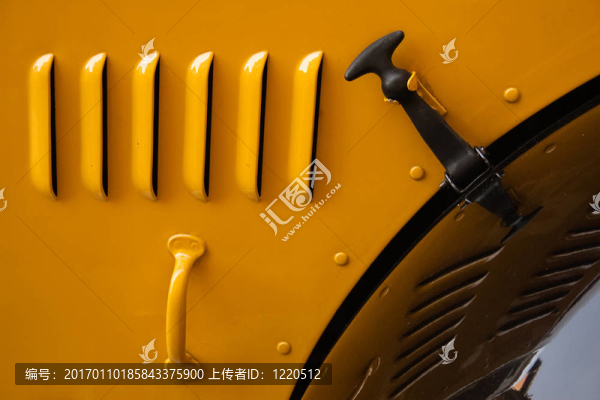 復(fù)古巴士：機(jī)翼的一部分。