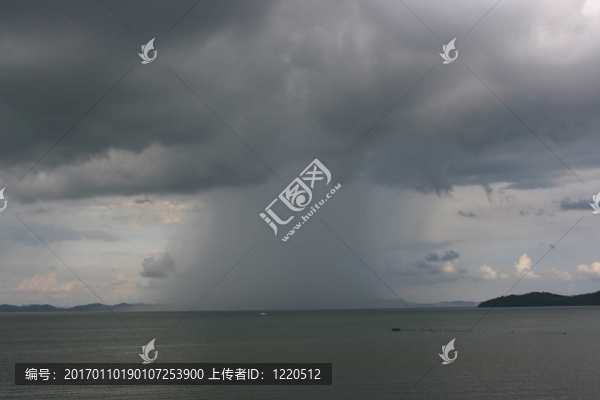 在海上的傾盆大雨