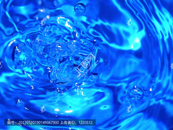 藍(lán)色的水