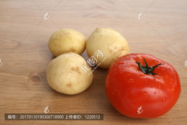 新鮮西紅柿和土豆