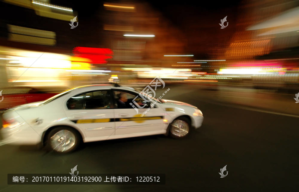 出租車(chē)在運(yùn)動(dòng)