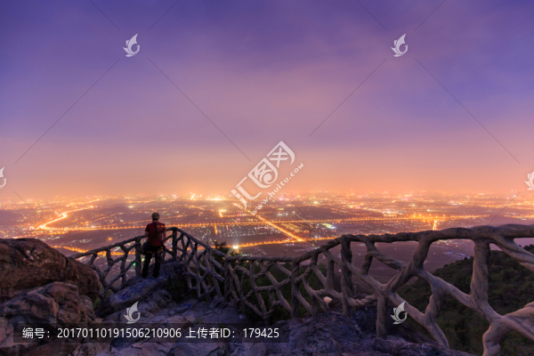 西山遠(yuǎn)眺北京城西城區(qū)夜景