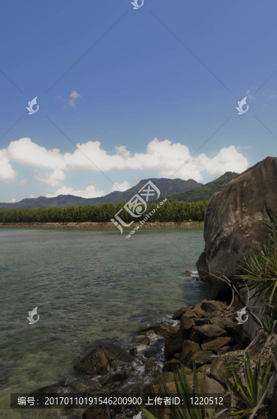 巖石的海岸線