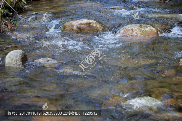 小溪流水