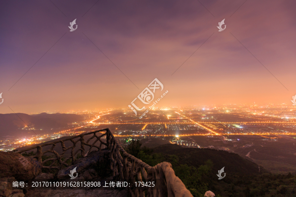 西山遠(yuǎn)眺北京城西城區(qū)夜景