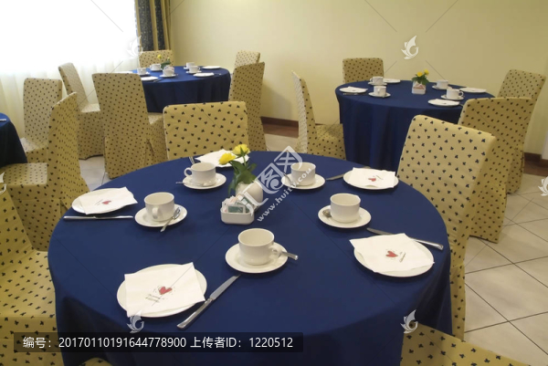 桌子和椅子