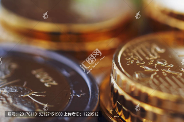 一堆硬幣