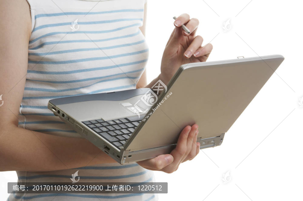 女孩用的筆記本電腦