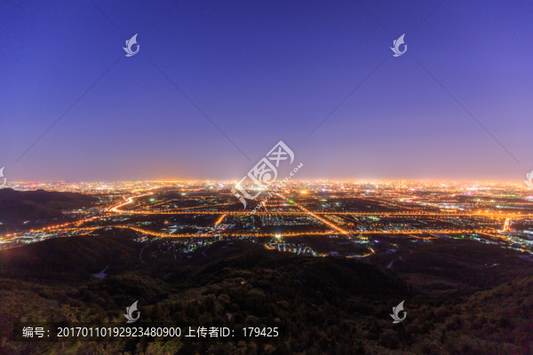 西山遠眺北京城西城區(qū)夜景