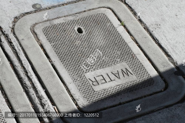 倒了水