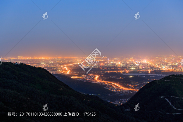 西山遠(yuǎn)眺北京城西城區(qū)夜景