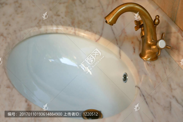 金色水龍頭