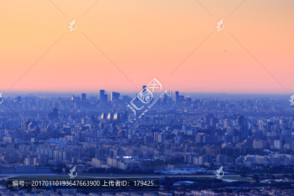 西山遠(yuǎn)眺北京城西城區(qū)晨景