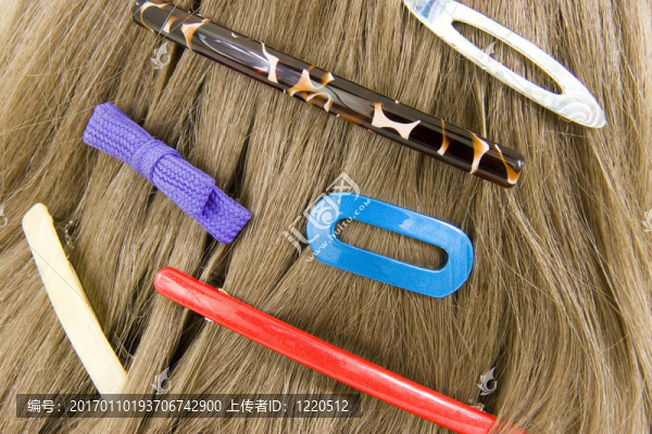 頭發(fā)上的東西
