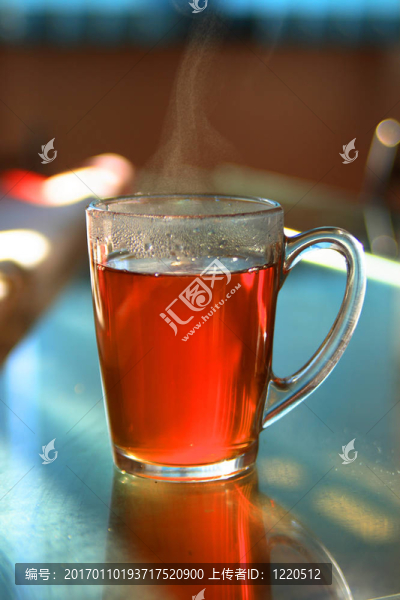 杯子里的茶