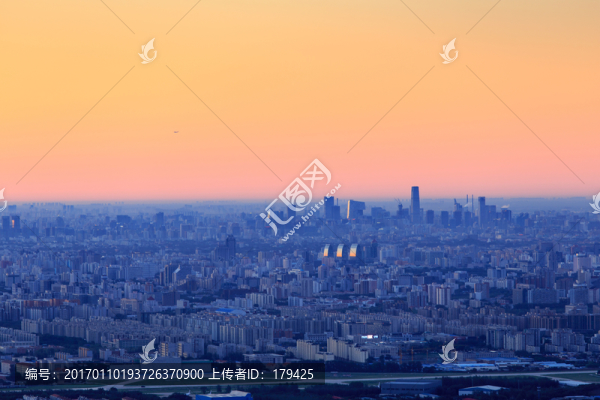 西山遠(yuǎn)眺北京城西城區(qū)晨景