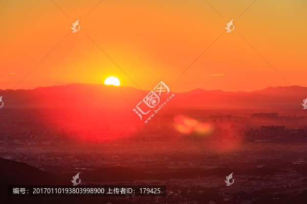 西山遠眺北京城西城區(qū)日出