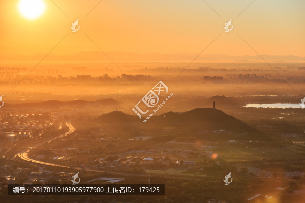 西山遠(yuǎn)眺北京城西城區(qū)日出