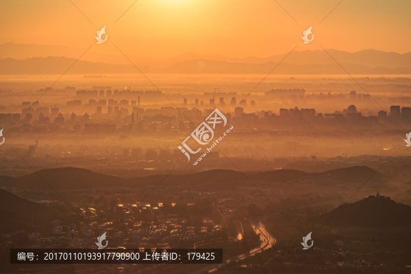西山遠(yuǎn)眺北京城西城區(qū)晨景