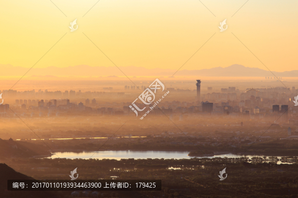西山遠(yuǎn)眺北京城西城區(qū)晨景