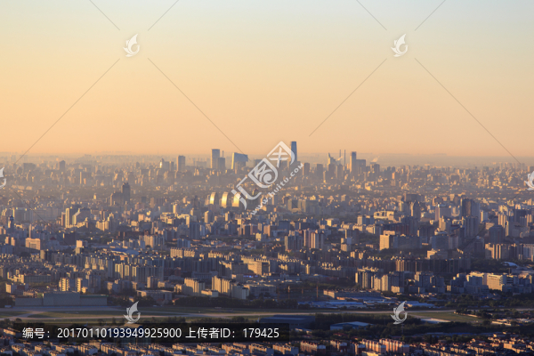 西山遠(yuǎn)眺北京城西城區(qū)晨景