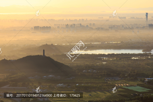 西山遠眺北京頤和園玉峰塔晨景