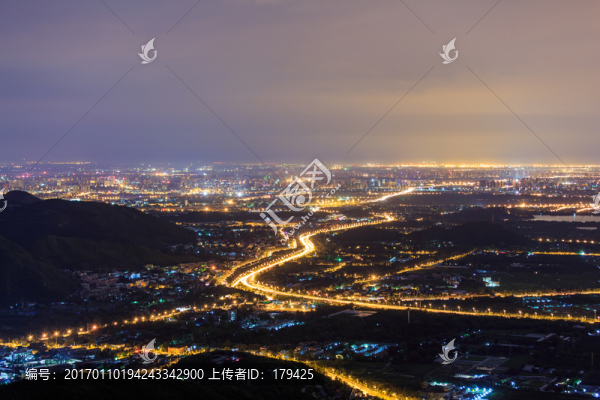 西山遠眺北京城西城區(qū)夜景