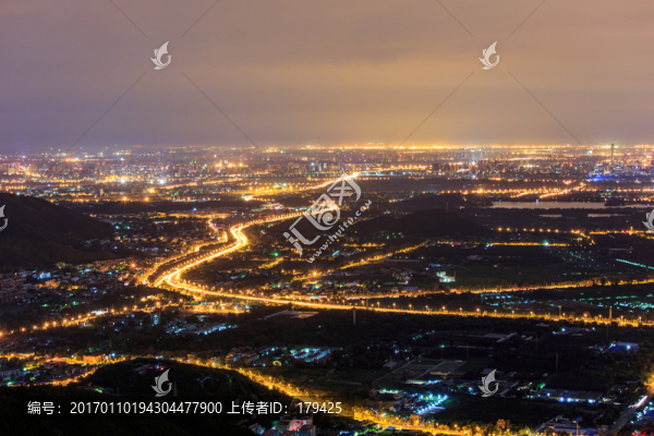 西山遠眺北京城西城區(qū)夜景