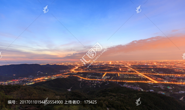 西山遠(yuǎn)眺北京城西城區(qū)夜景