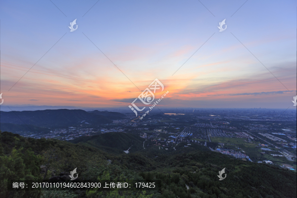 西山遠眺北京城西城區(qū)朝霞