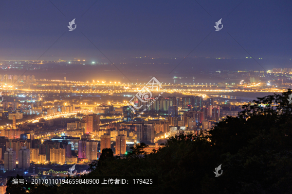 西山遠(yuǎn)眺北京城西城區(qū)夜景