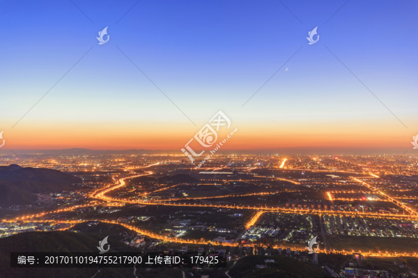 西山遠(yuǎn)眺北京城西城區(qū)夜景