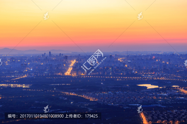 西山遠(yuǎn)眺北京城西城區(qū)夜景