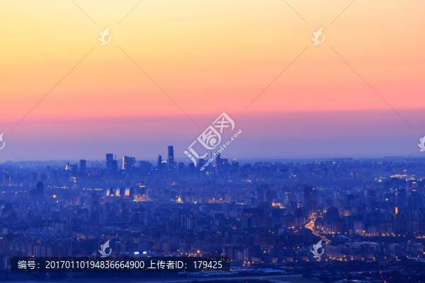 西山遠眺北京城西城區(qū)晨景