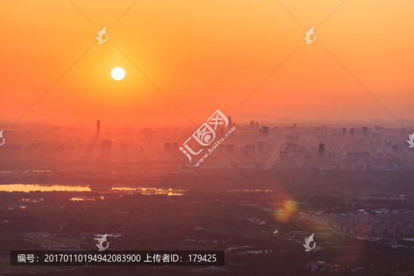 西山遠(yuǎn)眺北京城西城區(qū)日出