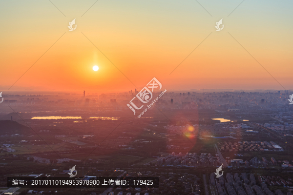 西山遠眺北京城西城區(qū)日出