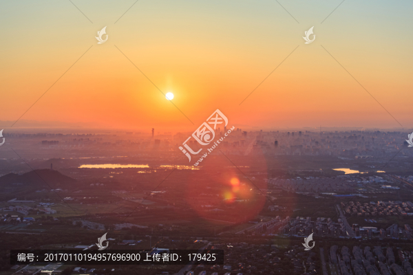 西山遠(yuǎn)眺北京城西城區(qū)日出