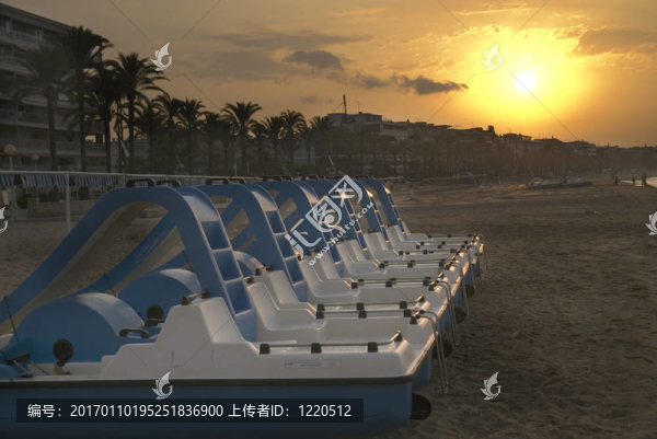 西班牙的海灘樂(lè)趣
