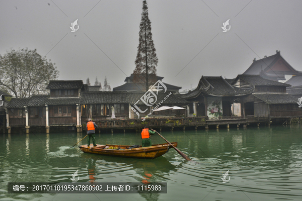小船上的清潔工