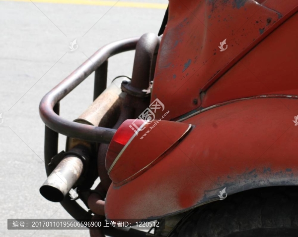 生銹的汽車保險杠