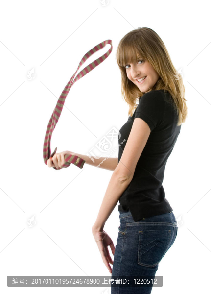 玩圍巾的女孩