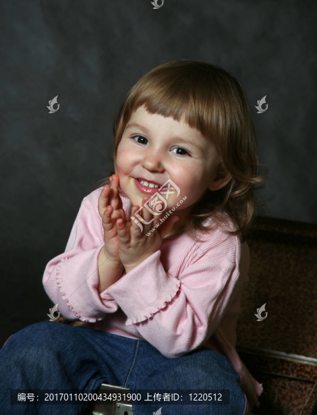 微笑的女孩-匯圖網(wǎng) www.fosd68.com 微笑的女孩